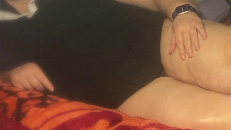 Daddykane: GILF kawan menangkap saya menontonnya - GILF handy