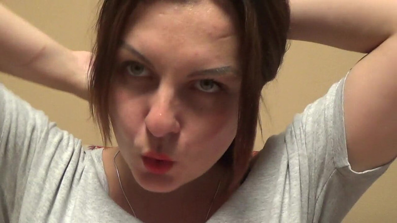 Goddess Misha Goldy: Perancis bercium dengan saya! Fetish ginjal merah!
