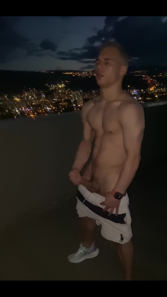 Max_Russell: auf dem Dach Mein Haus mit guter Aussicht auf Berge