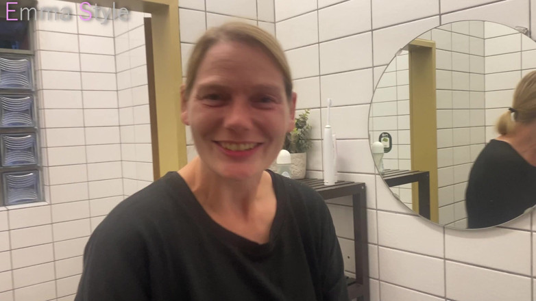 Emma Style: Und Noch Ein Pissvideo, Pisse Trinken Aus Dem Glas