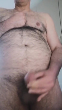 Ich lecke meinen mit sperma bedeckten finger und pisse nach dem handjob