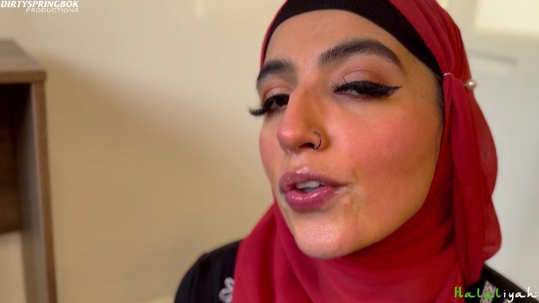 Aaliyah Yasin: Aaliyah Yasin Tries Not to Swallow Her Stepbrothers Cum