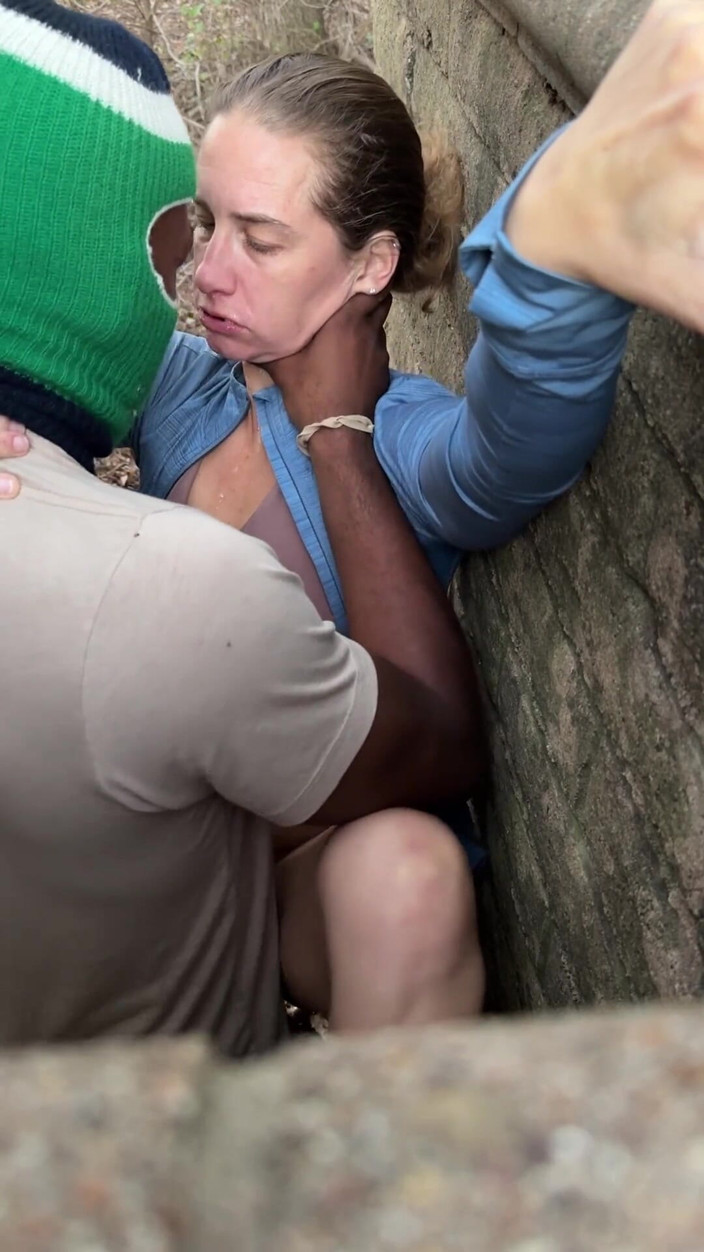 Jackrackemxxx: Il pirata scopa una troia moglie bollente nei boschi