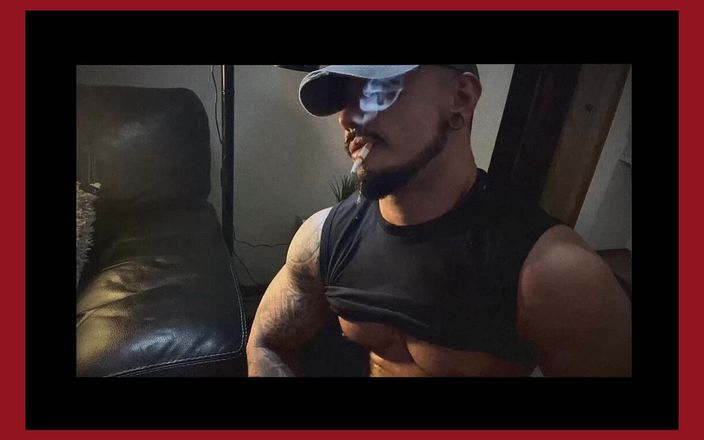 Reds and Muscles: Куріння і слина! Б'юся об заклад, вам, хлопці, це подобається! Я знаю, що хтось жадає цього! До біса, я люблю це