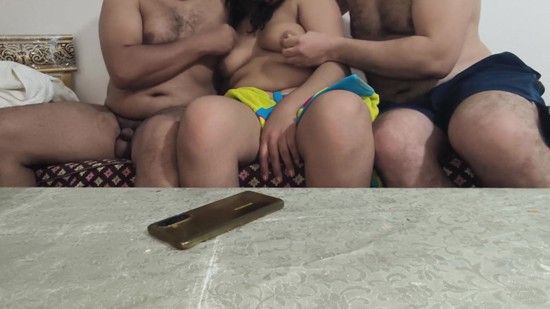 Salma Arab: Arabská manželka sdílí trojku arabského paroháčského manžela