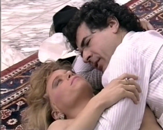 Vintage Climax: Prsatá milfka má chlupatou kundičku ošukanou při vintage akci