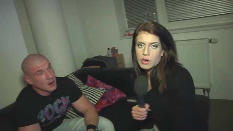 German amateur - 100% German hardcore videos: Dua awek seksi berkongsi satu zakar keras