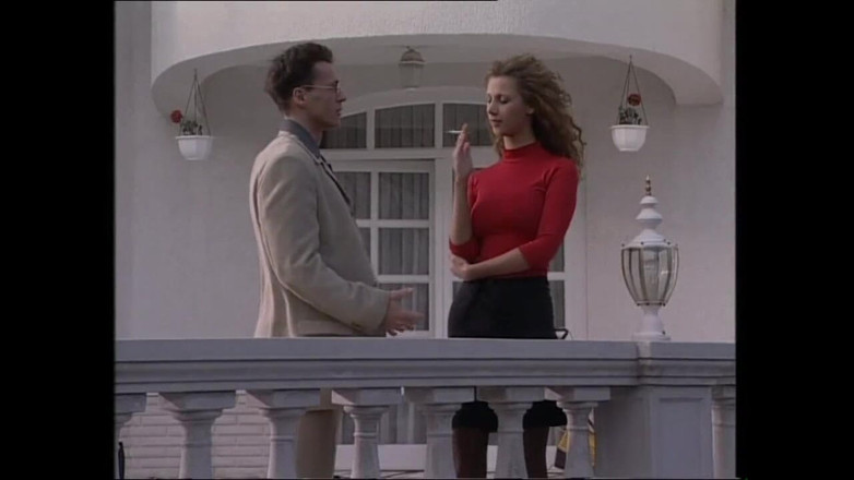 Vintage megastore: Ładna i seksowna brunetka dostaje swoją cipkę zerżniętą w łóżku