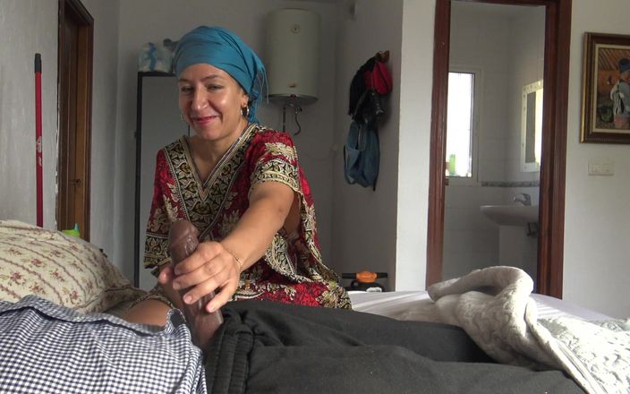 Souzan Halabi: Làm sạch ngoại tình với du khách da đen trong khách...