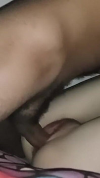Pembe iç çamaşırını giydim, oğlumun beni sütle doldurmasını istiyorum... h kalın yarağı ve bana iyi bir amcık yalama (tam video)