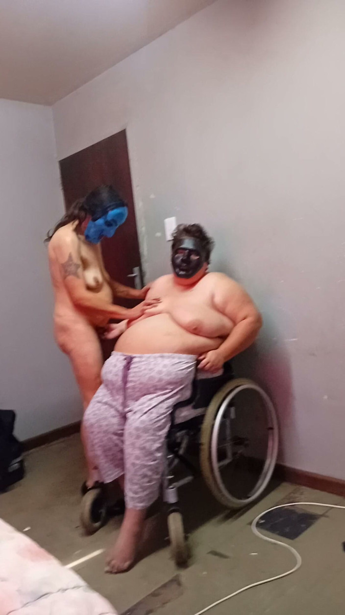 hothouse18xxx: Vieja milf jugando con la jefa Stacys coño lesbiana divertido