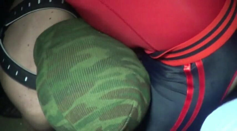 Gaybareback: XXL top ebenholz, schwarzer fickt twinks im gangbang