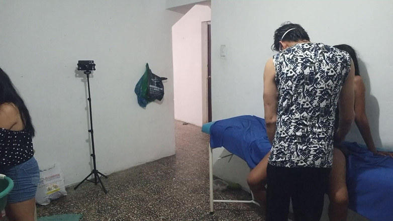 NEGRITA SEXY: मैं अपने पड़ोसी से मिलने जा रहा था और फिर जिस आदमी को मुझे बहुत पसंद है वह हमें रुग्ण बनाने के लिए आया