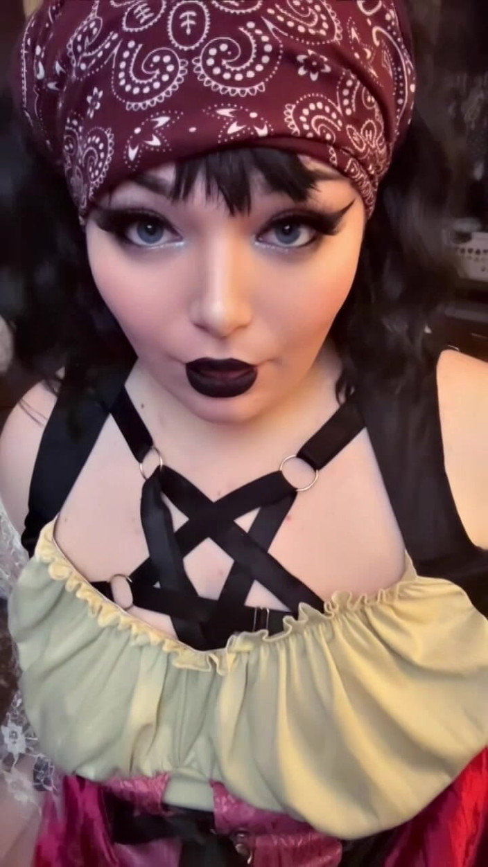 Lexxi Blakk: Pirate Whore Loves Her Face Fucked