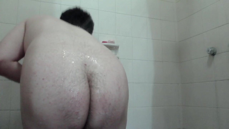 Himbo_Fox: М'язистий жеребець б'є і пальцює пальцями під час купання