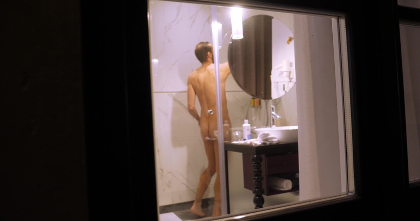 Jerking studs: Een man in een douche