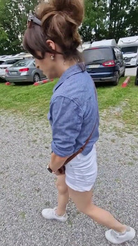 Tranny heeft cumshot met vibro-speeltje! Volle lading sperma in haar broek!