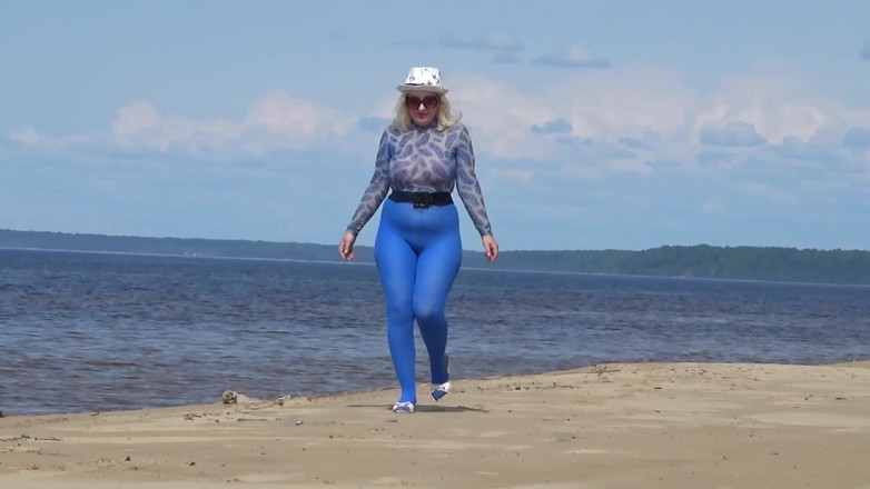 RedRoseRus: Blue Style 2 - obnažování na pláži
