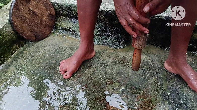 Nenika: 德西哥用滚动的针头操她的阴户