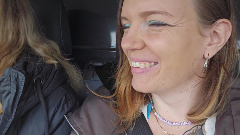 Marghot and tgirls: Tante seksi ini dientot habis-habisan di dalam mobil van di...