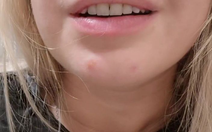 Anna Lynx: 用你的鸡巴图片自慰