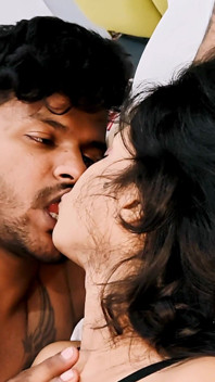 Indické virální video lásky a sexu mezi nevlastním bratrem a nevlastní sestrou doma. Desi hindský zvuk