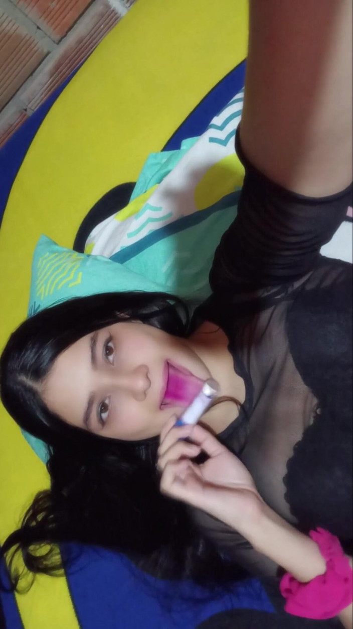 Yuli and tony: 我朋友的继母在他不在的时候勾引我