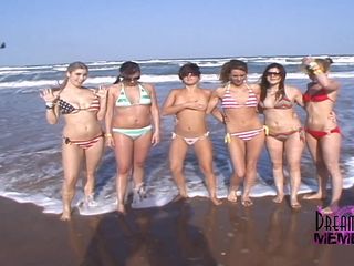 Dream Girls: Gadis-gadis telanjang di pantai