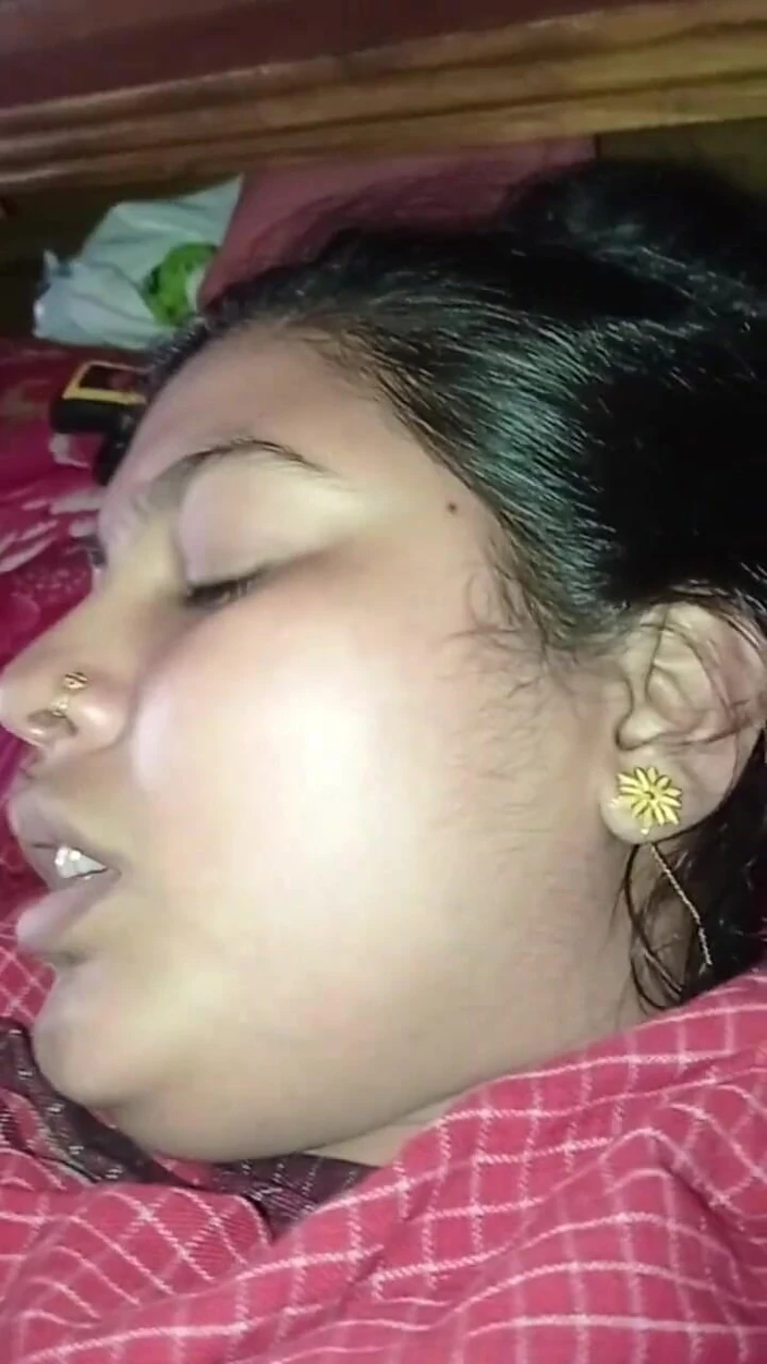 Desivideo: Newly Married Couple's Cute Caring Husband Wife Love