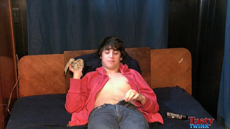 Tasty Twink: Cummy Dłoń Lucasa