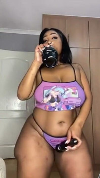 BBW stripteasing & arschanbetung
