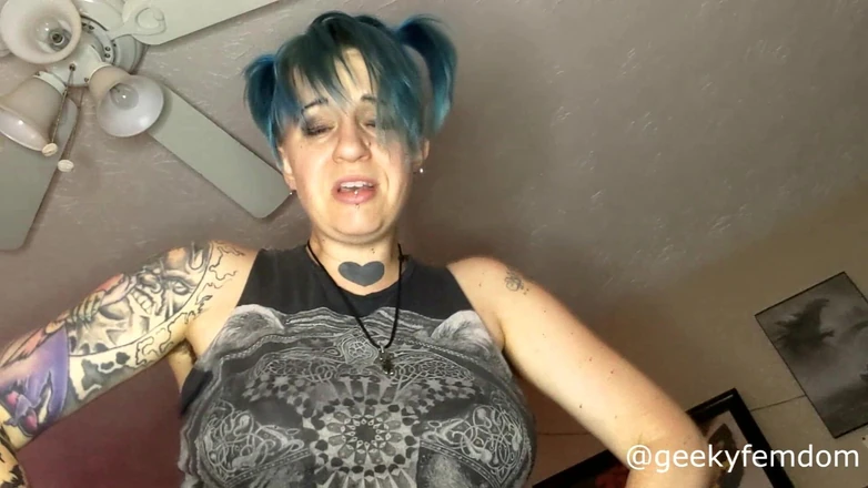 Geeky Femdom: クリス・ザ・バースデー・ボーイを捕まえる