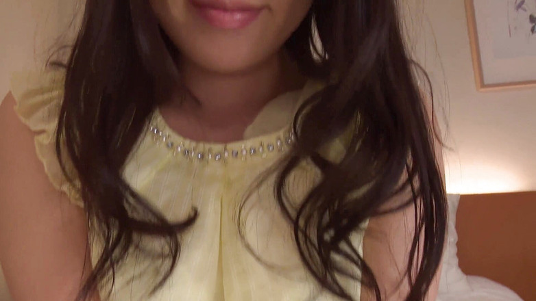 Caribbeancom: 可爱的亚洲青少年玩弄阴户，然后吮吸鸡巴和正常敲打