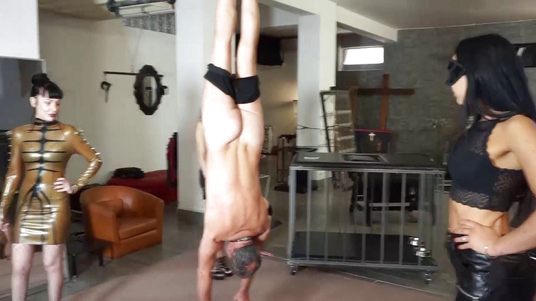 Lady Mesmeratrix Official: 下流的调教小妞鞭打他们可怜的奴隶