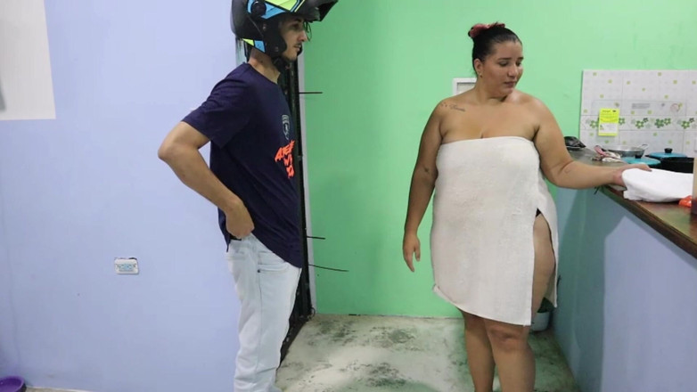 Lexly_16: Lelaki penghantar pizza mengongkek seorang wanita berpantat besar