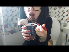 savannahamatoriale: A Snack Full of Brown Right on the Toilet