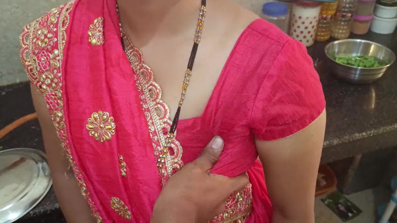 YOURAMRITA04: Dever lämnade sin svägerska för att veta i köket när...