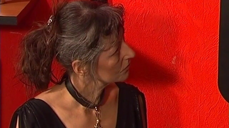 THAGSON MILFS: Yakalı olgun orta yaşlı seksi kadın sert şaplak atıyor ve kullanıyor