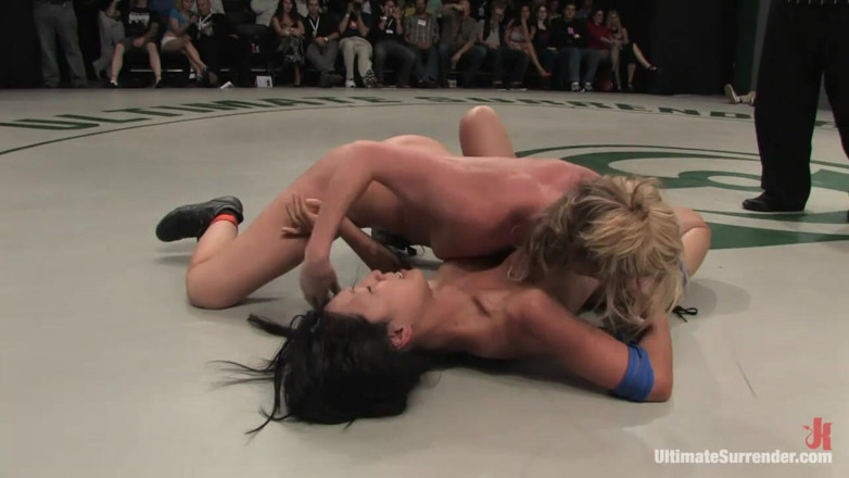 Ultimate surrender by Kink: Live Tag Team League the Dragons (1-0) Vs Dewi (0-1)