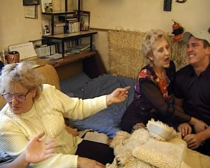 BB Video - Old School: 与德国奶奶业余和肛交的户外狂欢