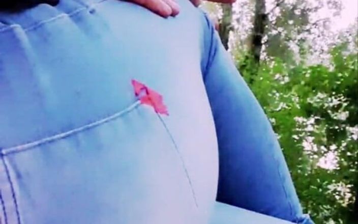 Slutboyben: Ексгібіціоністська порнозірка на відкритому повітрі