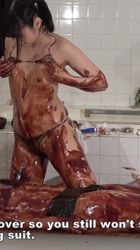Wam. Estudante sentando na cara com buceta coberta de chocolate e pergunta: A buceta com sabor de chocolate tem um gosto bom? Hahaha