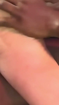 Kat-Licious Locked &prenhada em botas de látex e jovem bbc