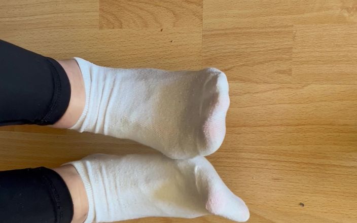 Feet: Kaus kaki putih