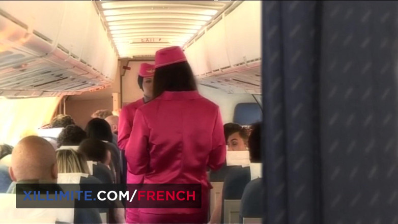 French girls at work: แอร์โฮสเตสฝึกเย็ดตูดกับผู้โดยสาร