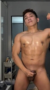 Asijský Twink si to tvrdě honí na kameru