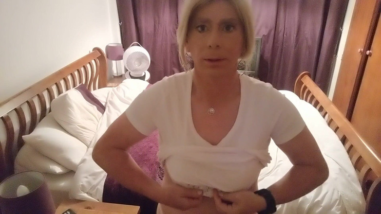 NikkiGee: Lady in White