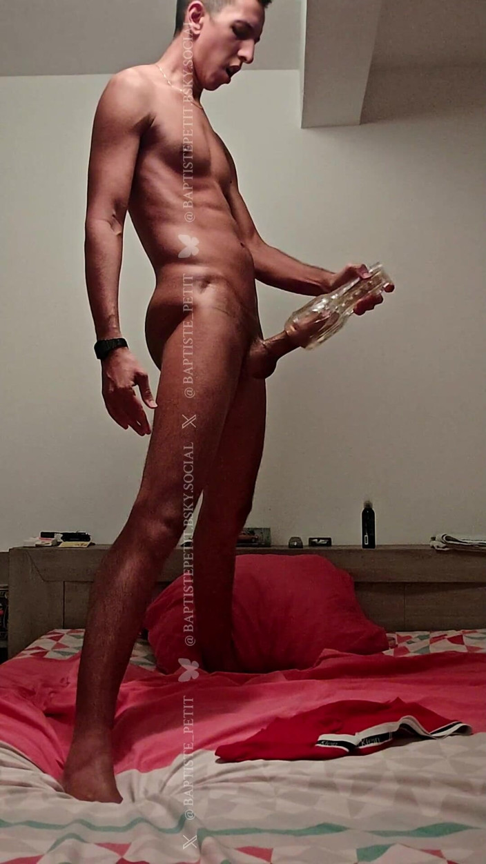 baptiste_petit: I Jerked off at a Friend's House