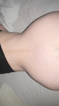 내 의붓여친의 엉덩이를 따먹으려고 했고 그녀의 엉덩이가 내 자지를 위한 것이 아니라고  Relised