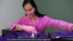 Anna Sky: Anna Entpackt Und Bewertet Geschenke Von Joyhub